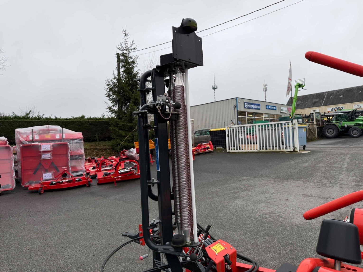 Ballenwickler от тип Kuhn RW1410M E-TWIN, Gebrauchtmaschine в LA SOUTERRAINE (Снимка 11)