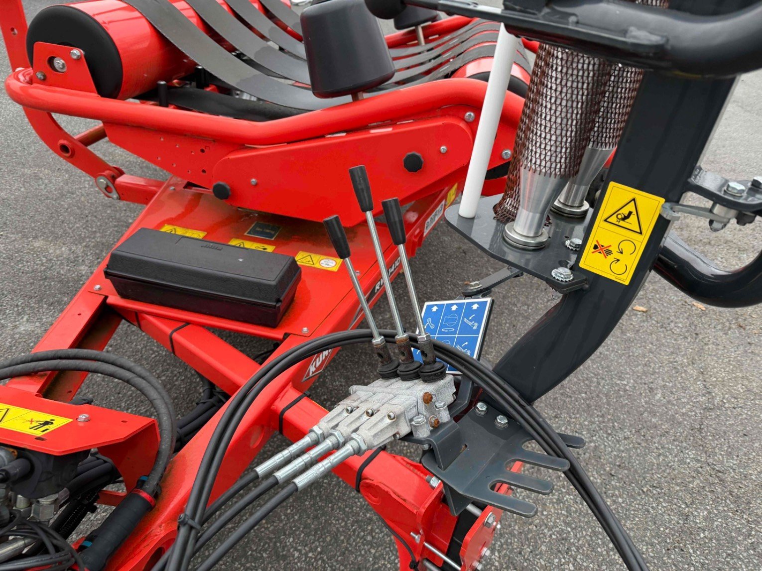 Ballenwickler типа Kuhn RW1410M E-TWIN, Gebrauchtmaschine в LA SOUTERRAINE (Фотография 10)