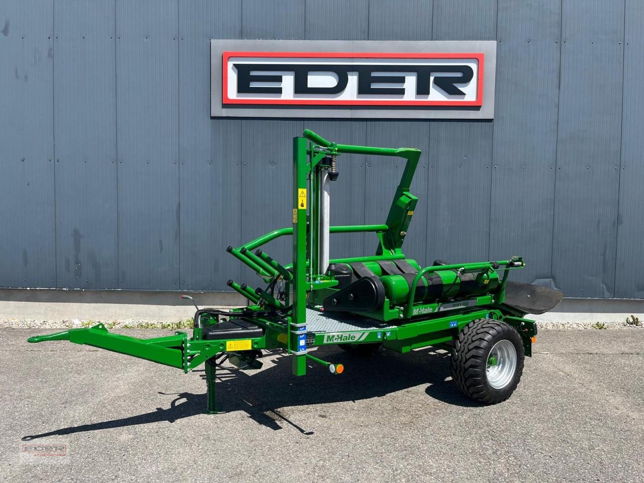 Ballenwickler des Typs McHale 991 BE, Neumaschine in Tuntenhausen (Bild 1)