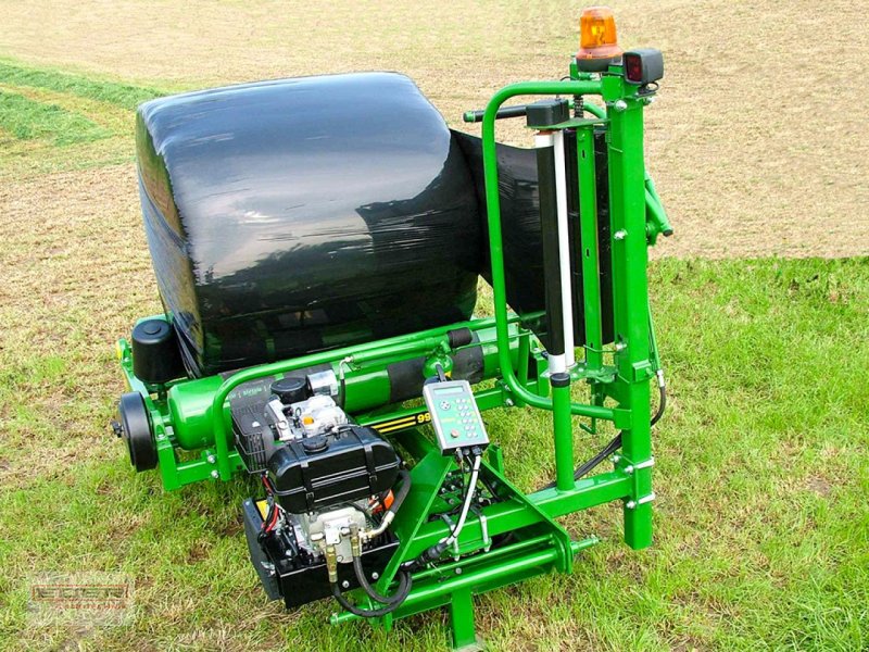 Ballenwickler des Typs McHale 991 LBER, Neumaschine in Tuntenhausen (Bild 1)