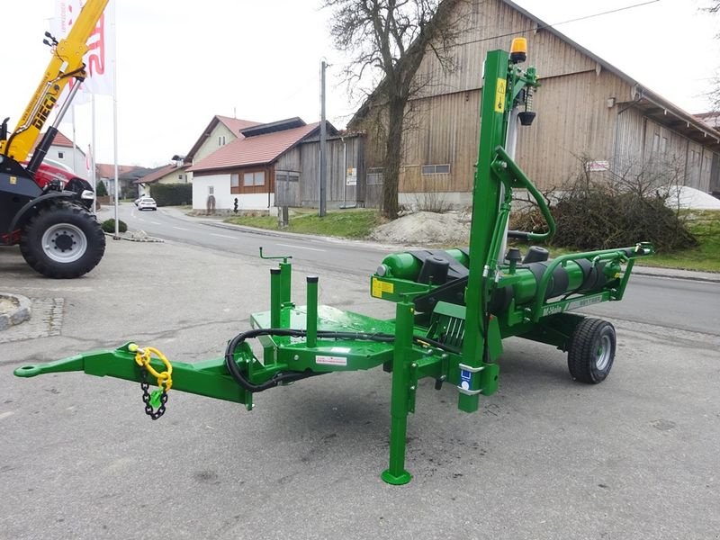 Ballenwickler of the type McHale 991 TBER gezogener Stationärwickler, Neumaschine in St. Marienkirchen (Picture 1)