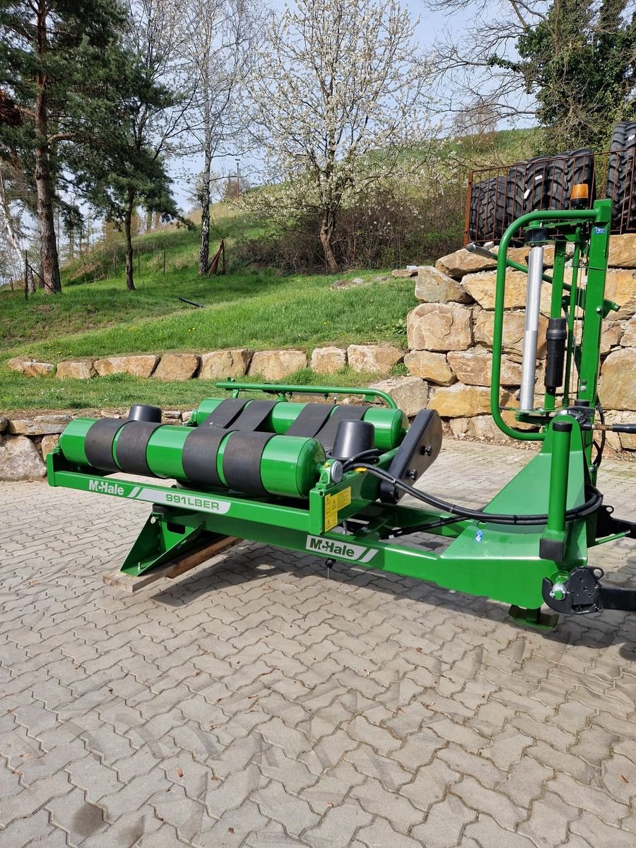 Ballenwickler des Typs McHale 991, Neumaschine in Obritzberg (Bild 1)