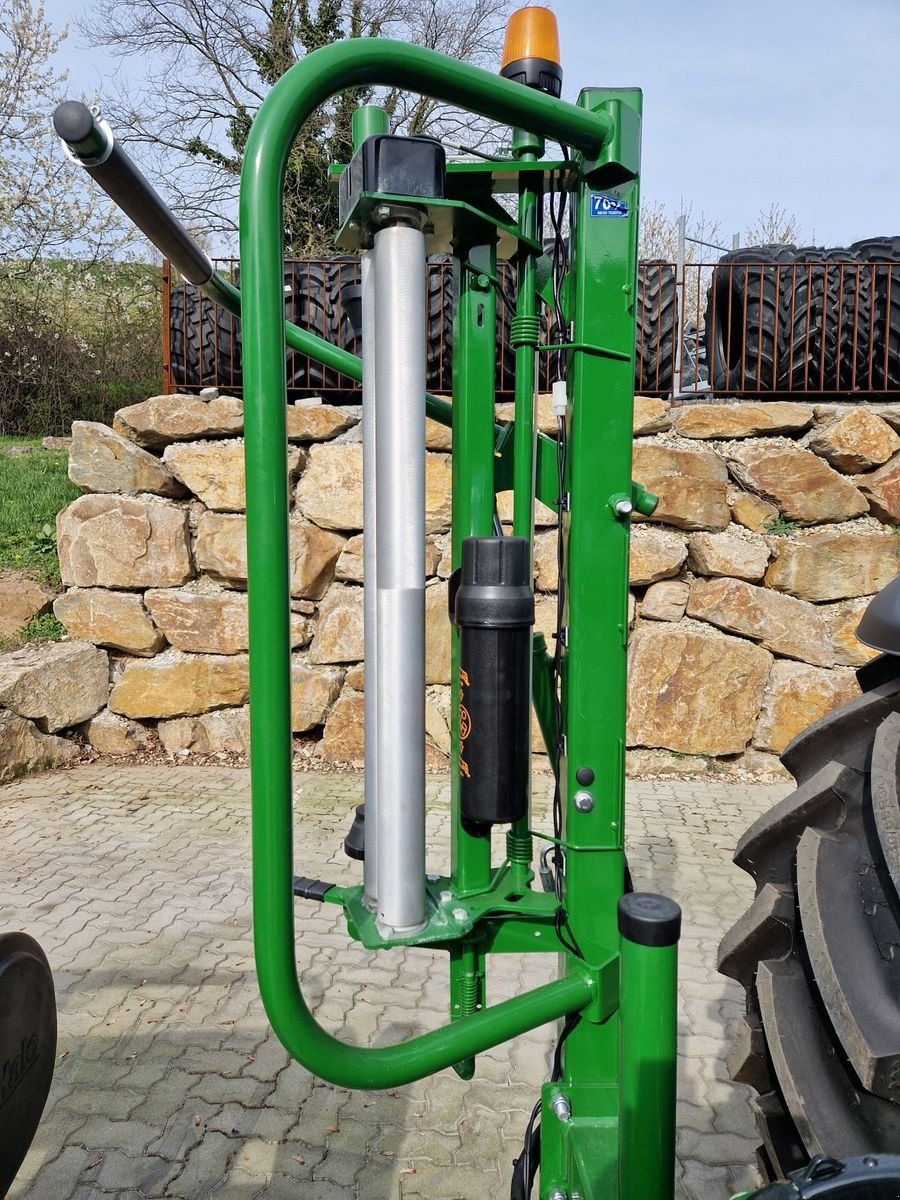 Ballenwickler des Typs McHale 991, Neumaschine in Obritzberg (Bild 6)