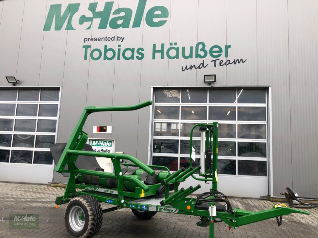 Ballenwickler des Typs McHale 991BE, Neumaschine in Borgholzhausen (Bild 1)