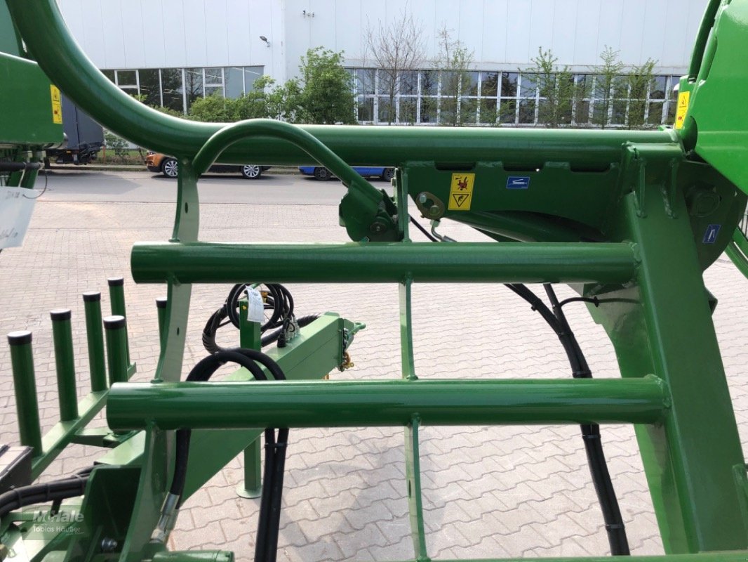 Ballenwickler of the type McHale Orbital High Speed Rundballenwickler, Neumaschine in Borgholzhausen (Picture 13)