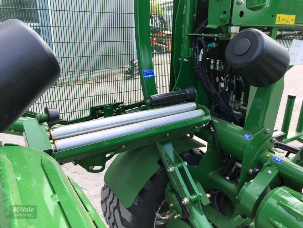 Ballenwickler of the type McHale Orbital High Speed Rundballenwickler, Neumaschine in Borgholzhausen (Picture 11)