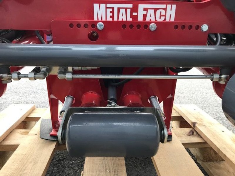 Ballenwickler des Typs Metal-Fach vollautomatischer Dreipunktwickler Z629, Neumaschine in Tamsweg (Bild 8)