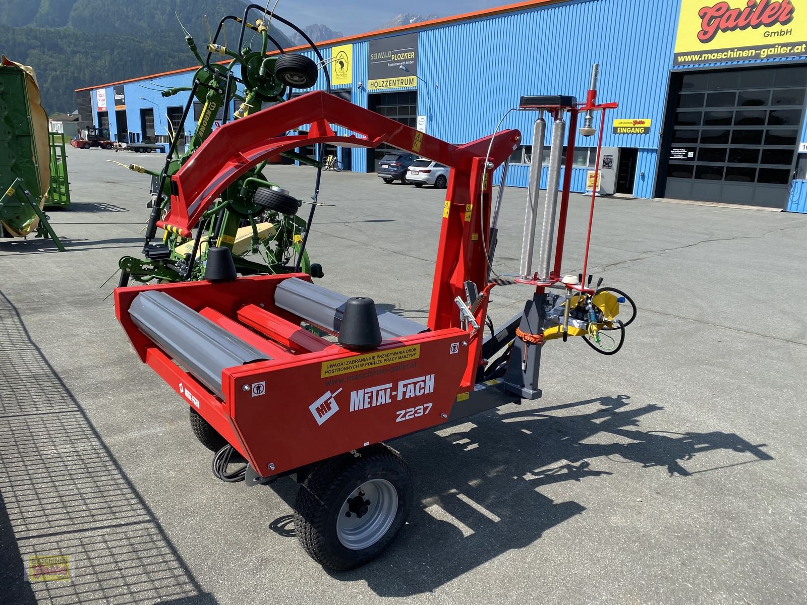 Ballenwickler typu Metal-Fach Z 237 gezogen, Neumaschine v Kötschach (Obrázek 10)