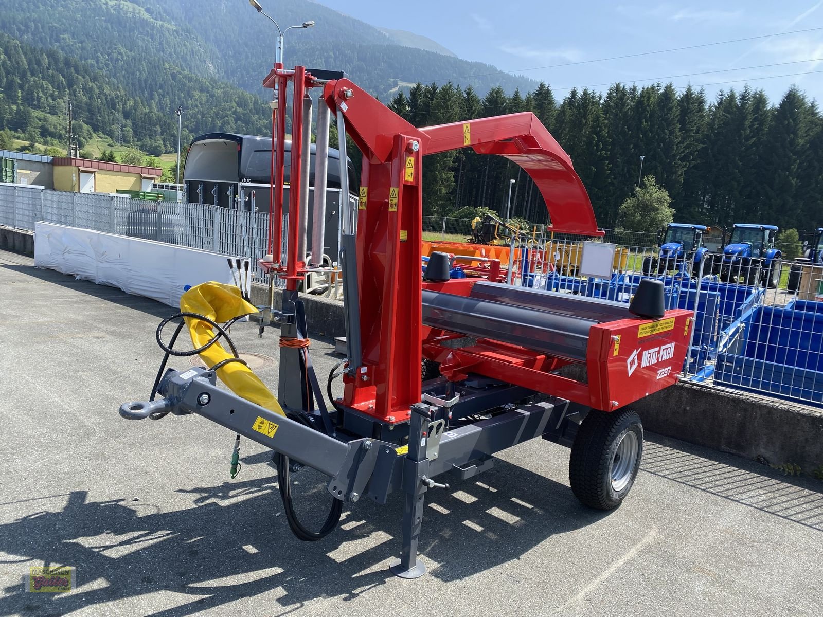 Ballenwickler typu Metal-Fach Z 237 gezogen, Neumaschine v Kötschach (Obrázek 20)