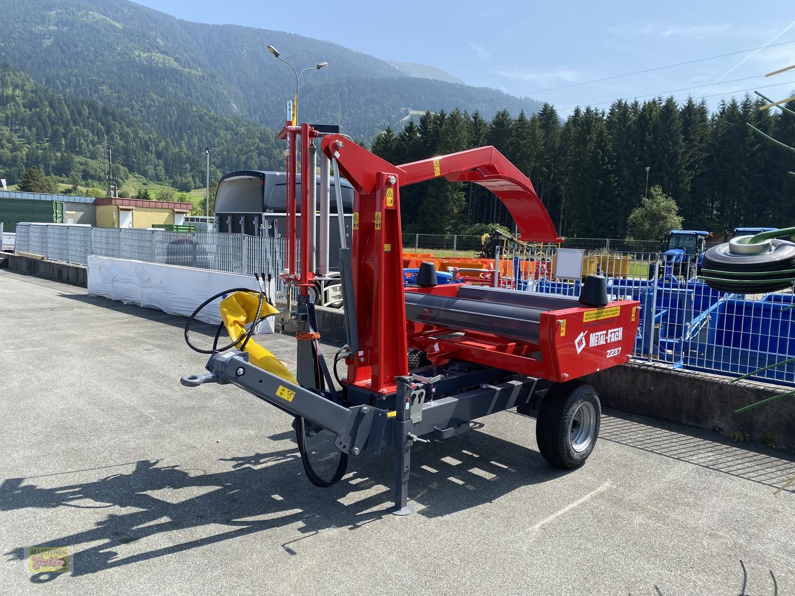 Ballenwickler typu Metal-Fach Z 237 gezogen, Neumaschine v Kötschach (Obrázek 1)