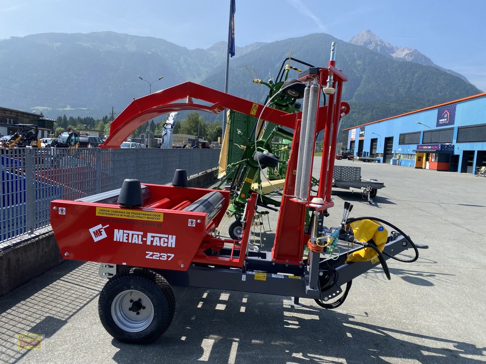 Ballenwickler typu Metal-Fach Z 237 gezogen, Neumaschine v Kötschach (Obrázek 8)