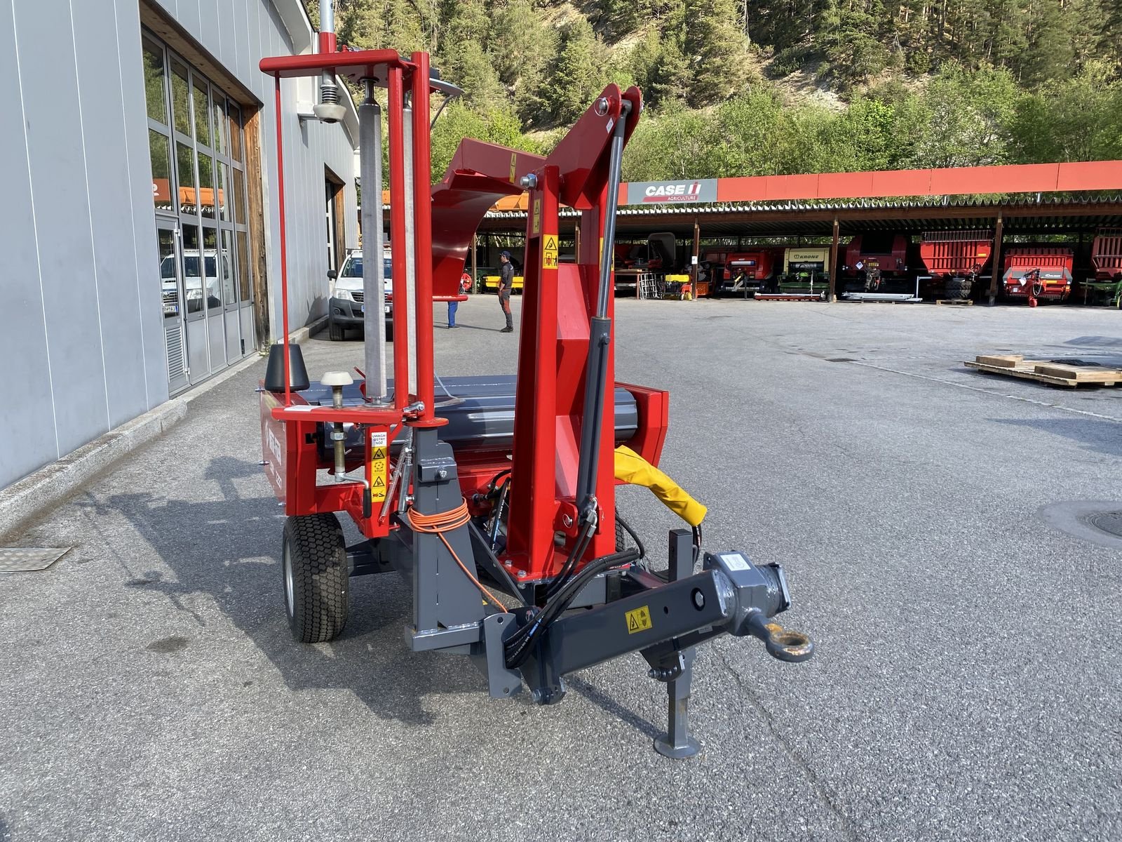 Ballenwickler des Typs Metal-Fach Z 237, Neumaschine in Ried im Oberinntal (Bild 2)