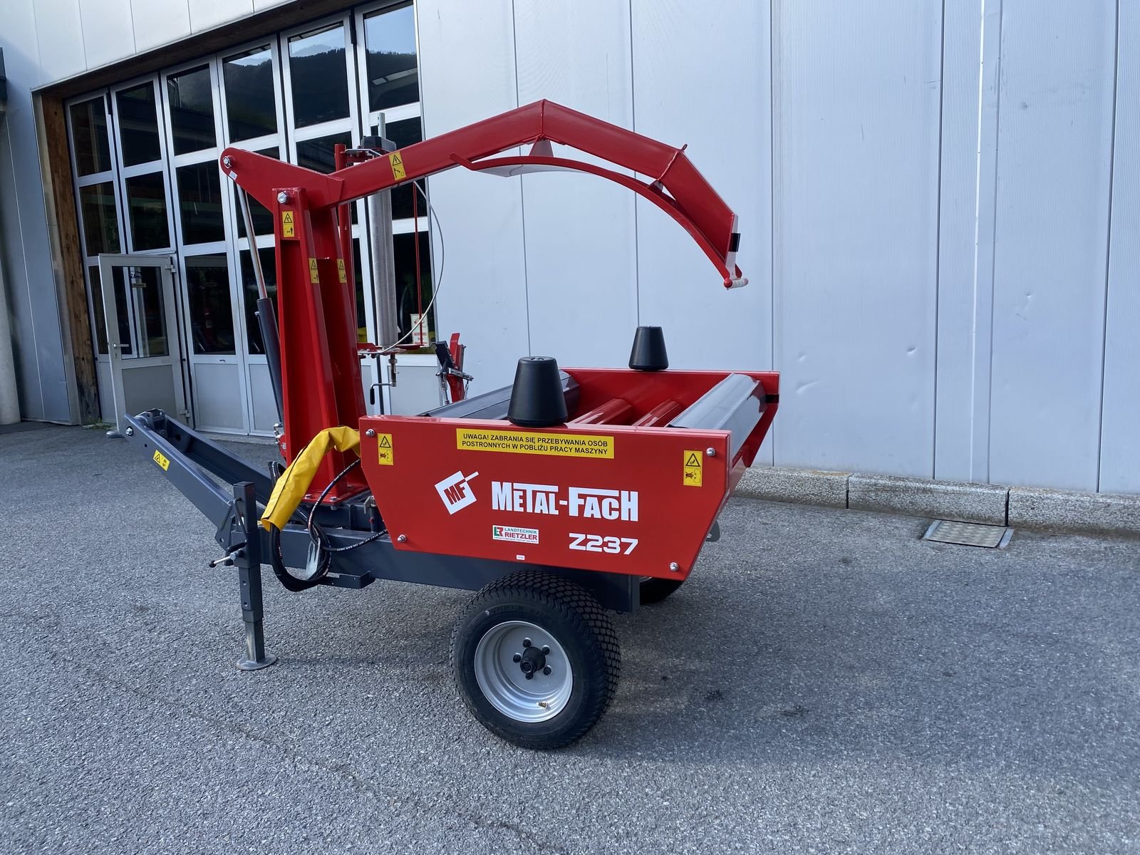 Ballenwickler des Typs Metal-Fach Z 237, Neumaschine in Ried im Oberinntal (Bild 5)