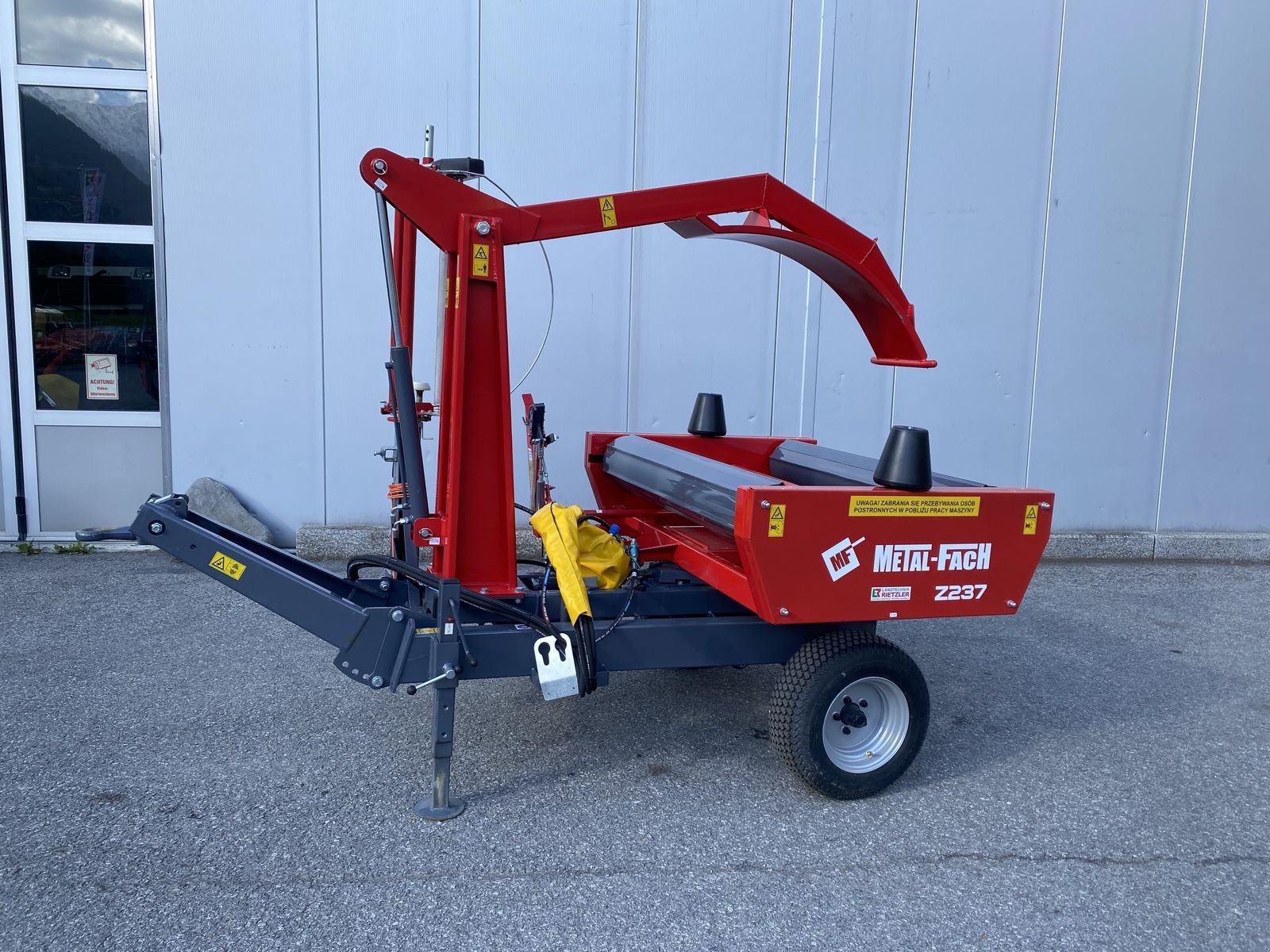 Ballenwickler des Typs Metal-Fach Z 237, Neumaschine in Ried im Oberinntal (Bild 3)