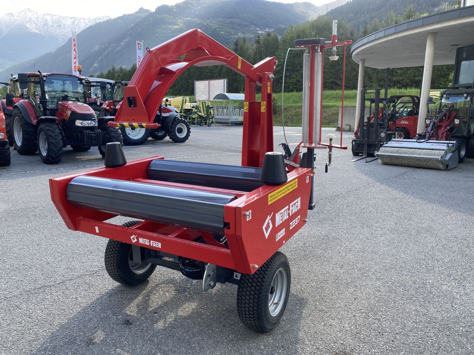 Ballenwickler des Typs Metal-Fach Z 237, Neumaschine in Ried im Oberinntal (Bild 4)