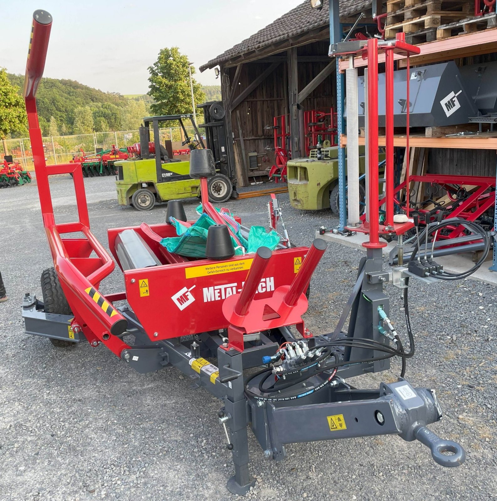 Ballenwickler of the type Metal-Fach Z 577, Neumaschine in Heustreu (Picture 3)