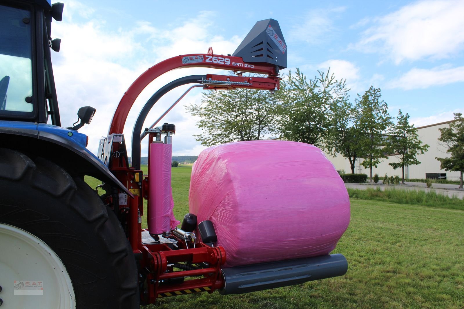 Ballenwickler of the type Metal-Fach Z 629-Vollautomatischer Dreipunktwickler, Neumaschine in Eberschwang (Picture 1)