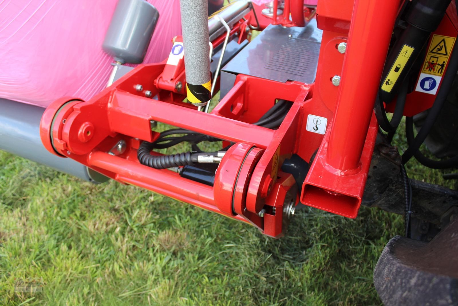 Ballenwickler of the type Metal-Fach Z 629-Vollautomatischer Dreipunktwickler, Neumaschine in Eberschwang (Picture 12)