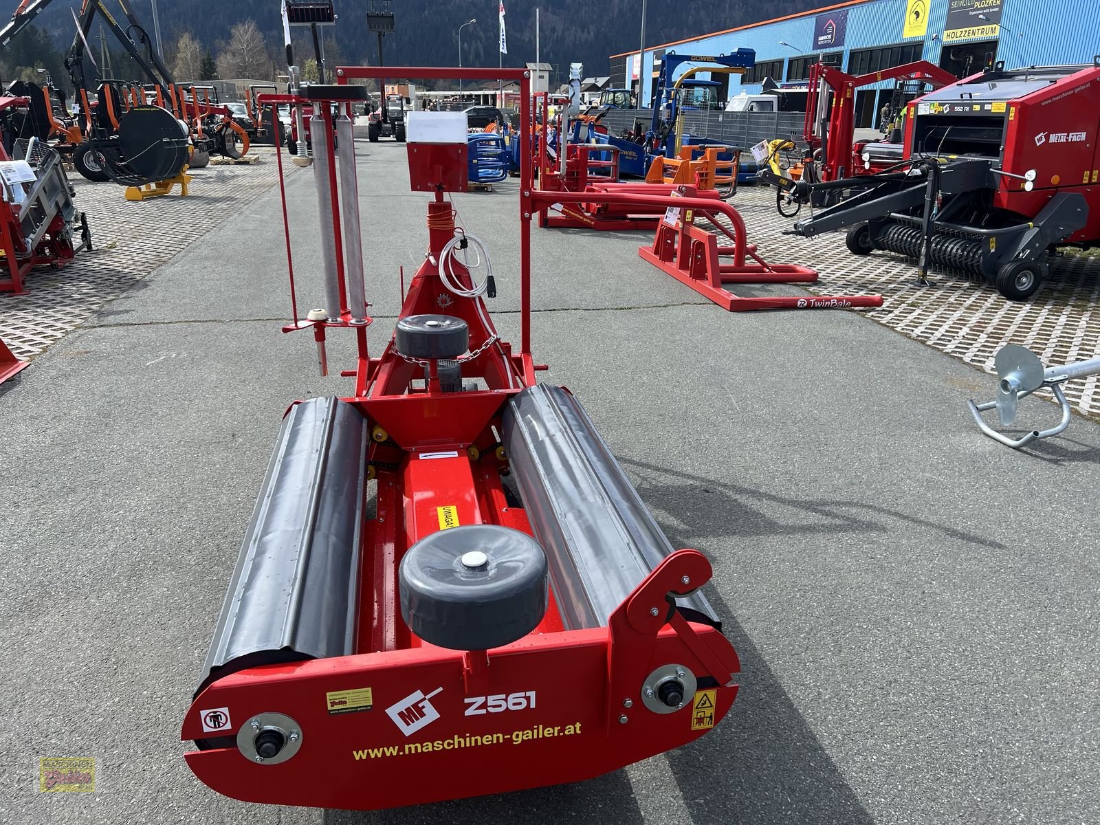 Ballenwickler des Typs Metal-Fach Z561 mit Elektroantrieb, Neumaschine in Kötschach (Bild 7)