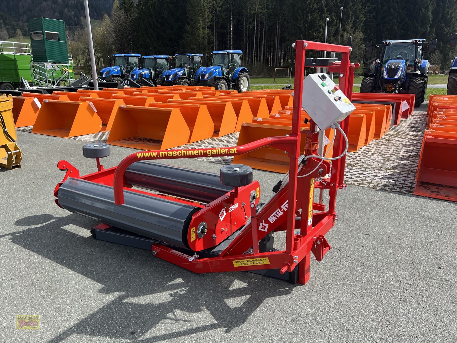 Ballenwickler des Typs Metal-Fach Z561 mit Elektroantrieb, Neumaschine in Kötschach (Bild 2)