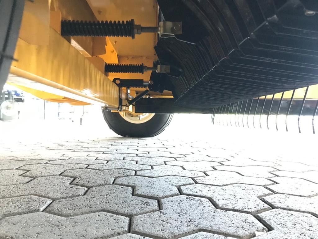 Ballenwickler of the type New Holland BC5060, Neumaschine in Wierden (Picture 4)