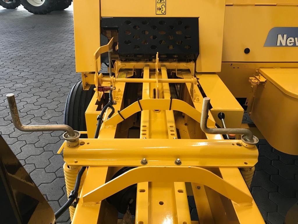 Ballenwickler of the type New Holland BC5060, Neumaschine in Wierden (Picture 2)