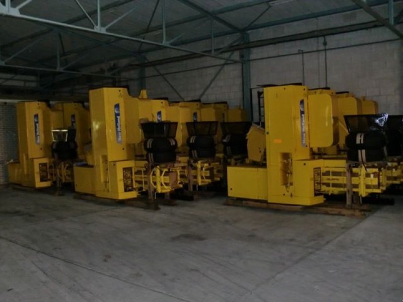 Ballenwickler of the type New Holland BC5060, Neumaschine in Wierden (Picture 5)