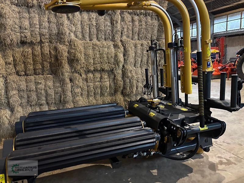 Ballenwickler des Typs Tanco Q 200 2-Arm für Rund- + Quaderballen Vorführer mit nur 60 Ballen, Vorführmaschine in Rittersdorf (Bild 4)