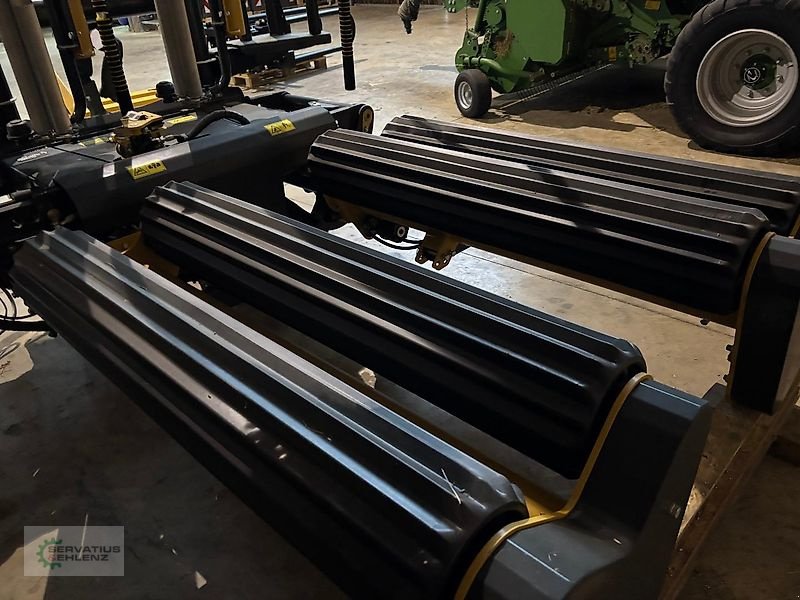 Ballenwickler des Typs Tanco Q 200 2-Arm für Rund- + Quaderballen Vorführer mit nur 60 Ballen, Vorführmaschine in Rittersdorf (Bild 5)