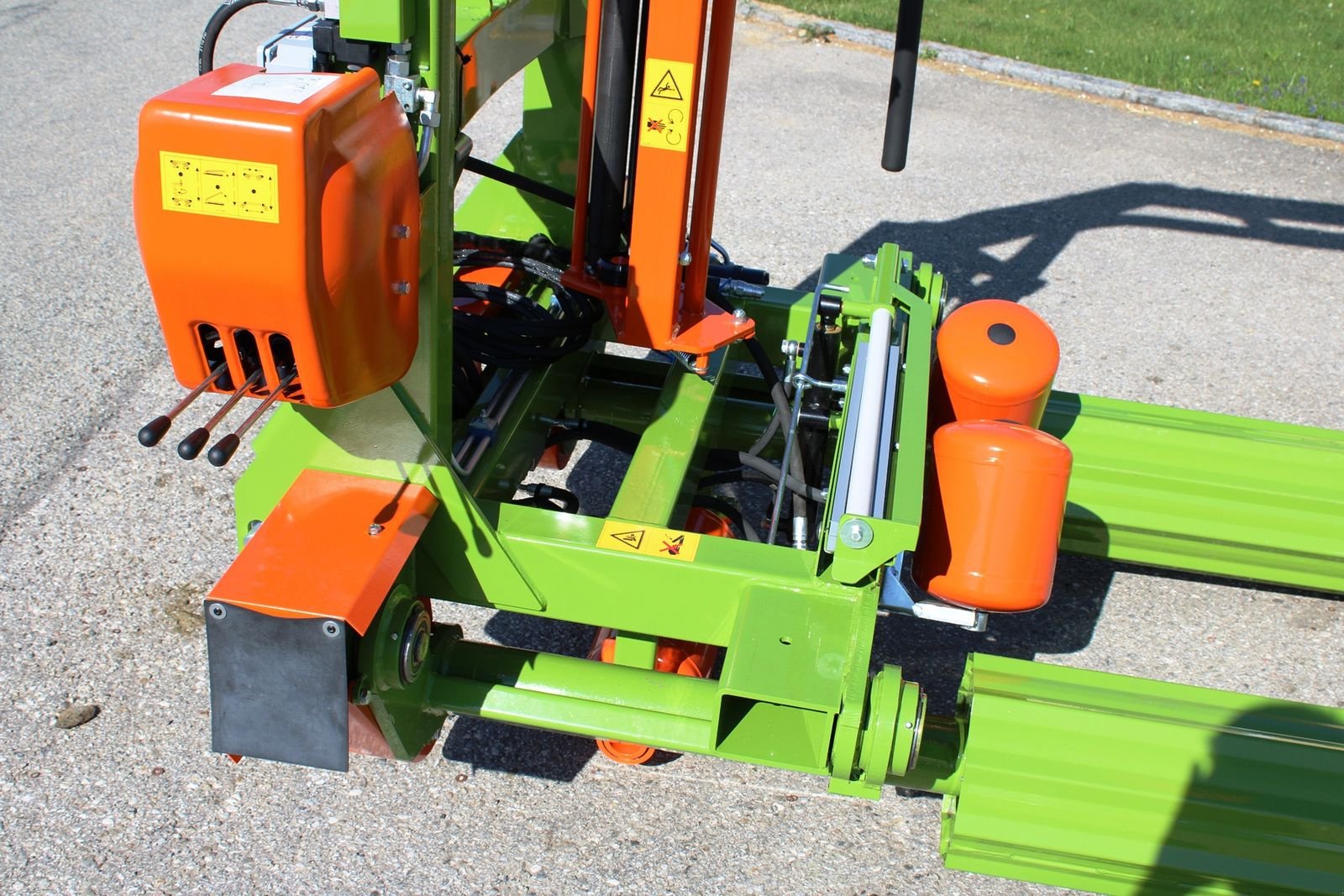 Ballenwickler des Typs Wolagri FW 15 Japan, Neumaschine in Neukirchen am Walde  (Bild 16)