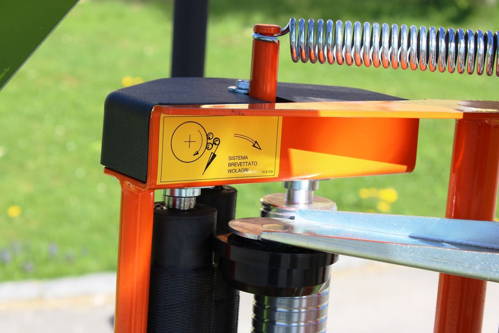 Ballenwickler des Typs Wolagri FW 15 Japan, Neumaschine in Neukirchen am Walde  (Bild 17)