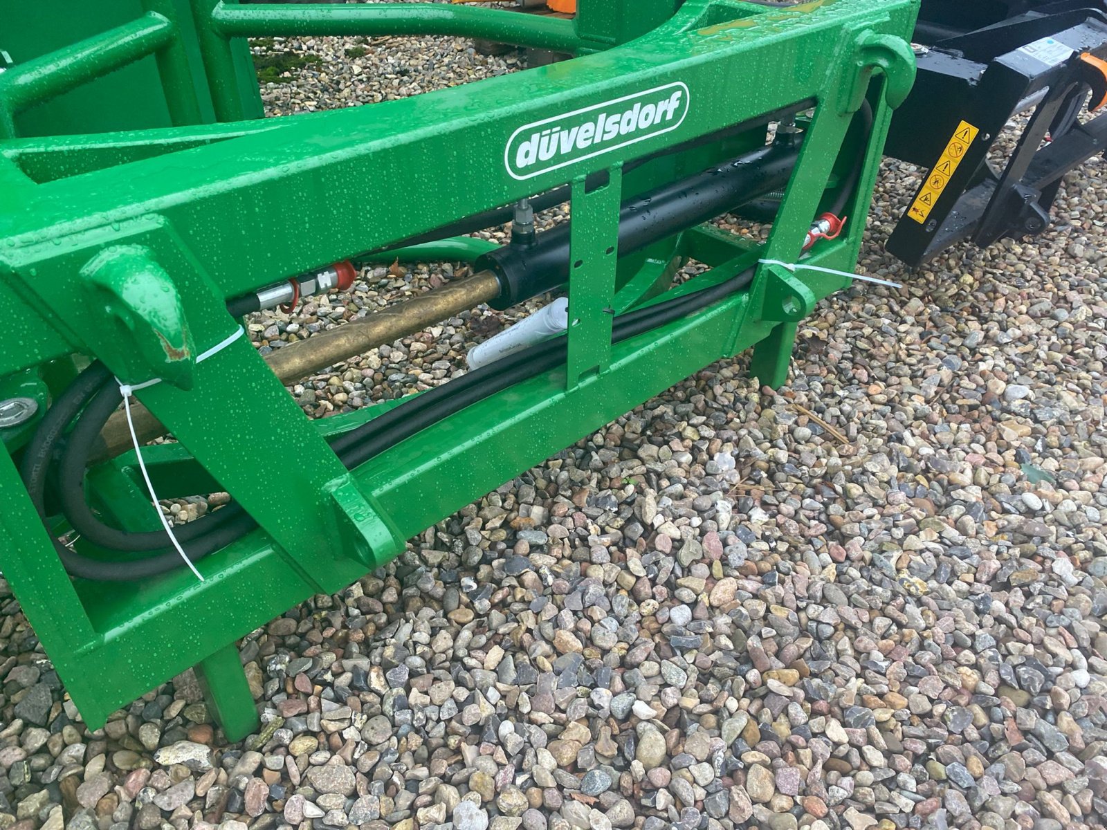 Ballenzange des Typs Düvelsdorf Ballengabel, Neumaschine in Klempau (Bild 3)