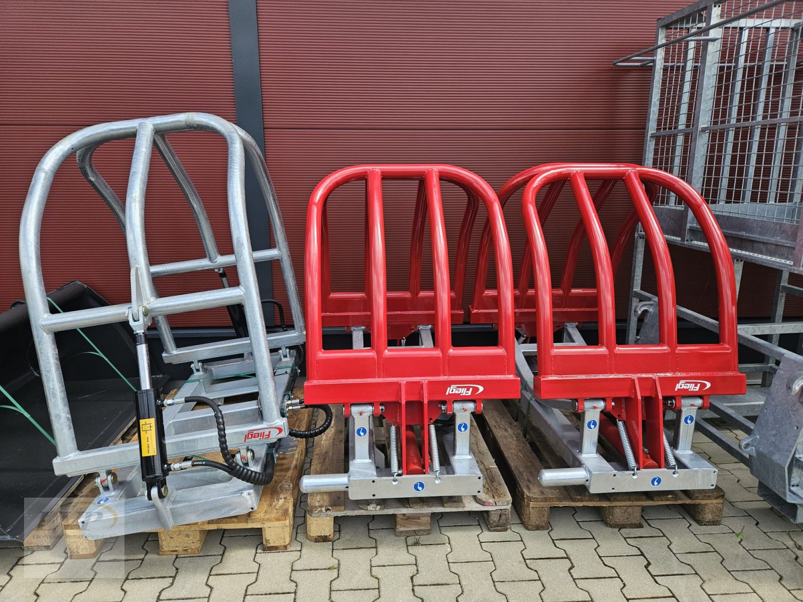 Ballenzange des Typs Fliegl Ballenzange Small & Profi Combi hydr. mit Euroaufnahme, Neumaschine in Hohenau (Bild 1)