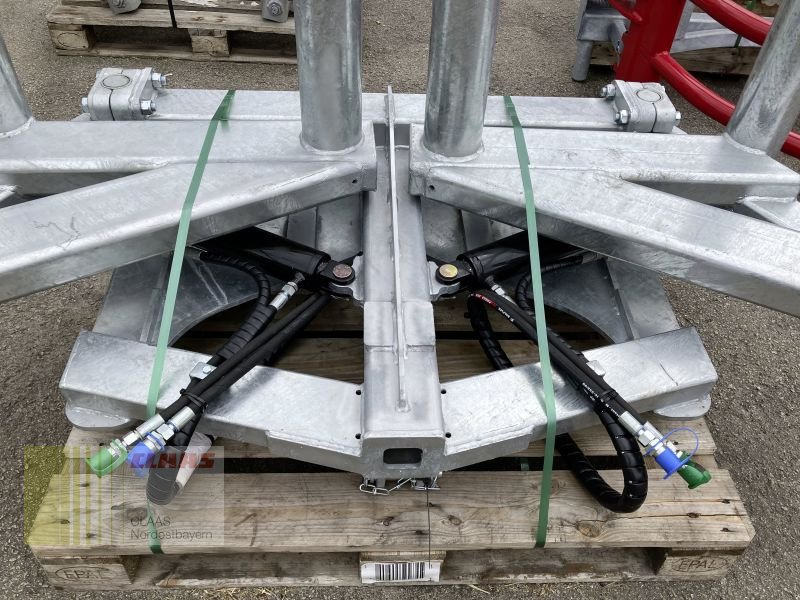 Ballenzange des Typs Fliegl BTGFLM000030V SCHMETTERLING, Neumaschine in Cham (Bild 9)