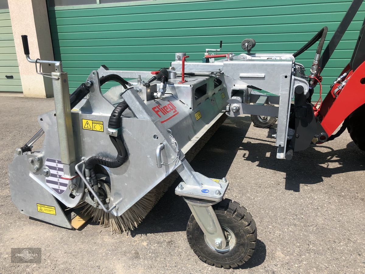 Ballenzange des Typs Fliegl KEH 500 Kehrbesen/Kehrmaschine EURO, Gebrauchtmaschine in Rankweil (Bild 4)