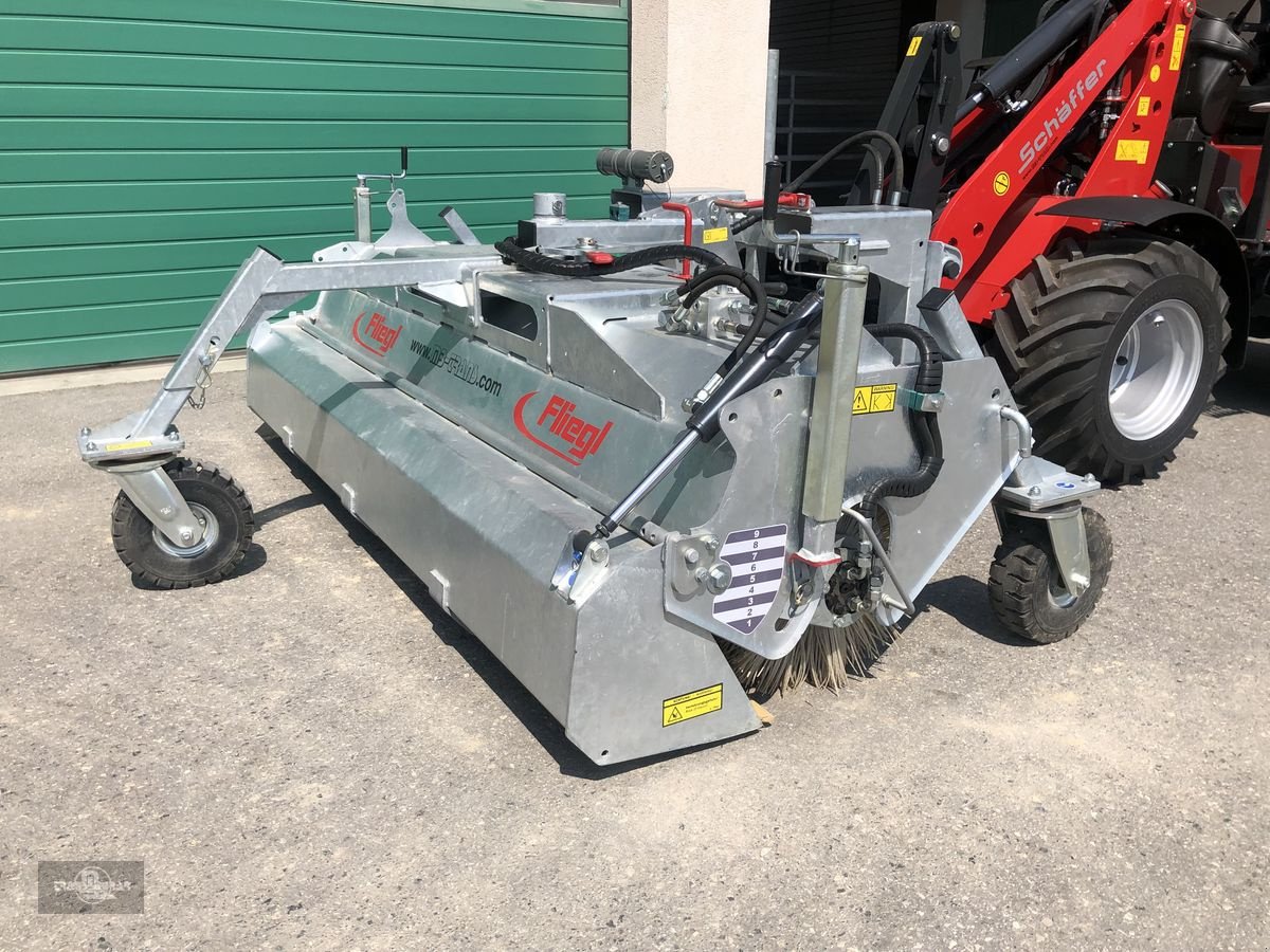 Ballenzange des Typs Fliegl KEH 500 Kehrbesen/Kehrmaschine EURO, Gebrauchtmaschine in Rankweil (Bild 1)