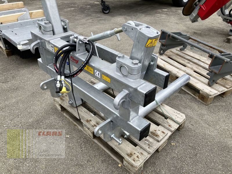 Ballenzange des Typs Fliegl RAKFLM000012V SWING FLEXI, Neumaschine in Cham (Bild 9)