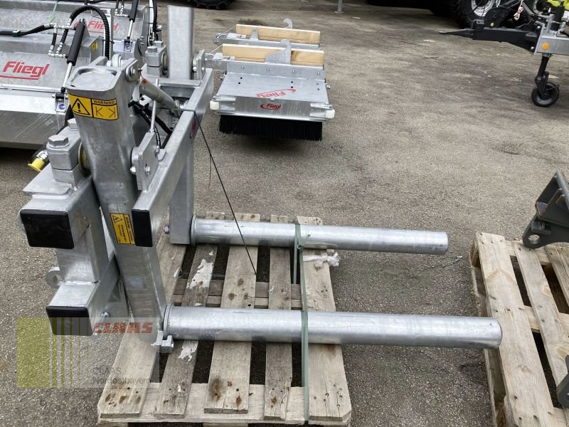 Ballenzange des Typs Fliegl RAKFLM000012V SWING FLEXI, Neumaschine in Cham (Bild 5)