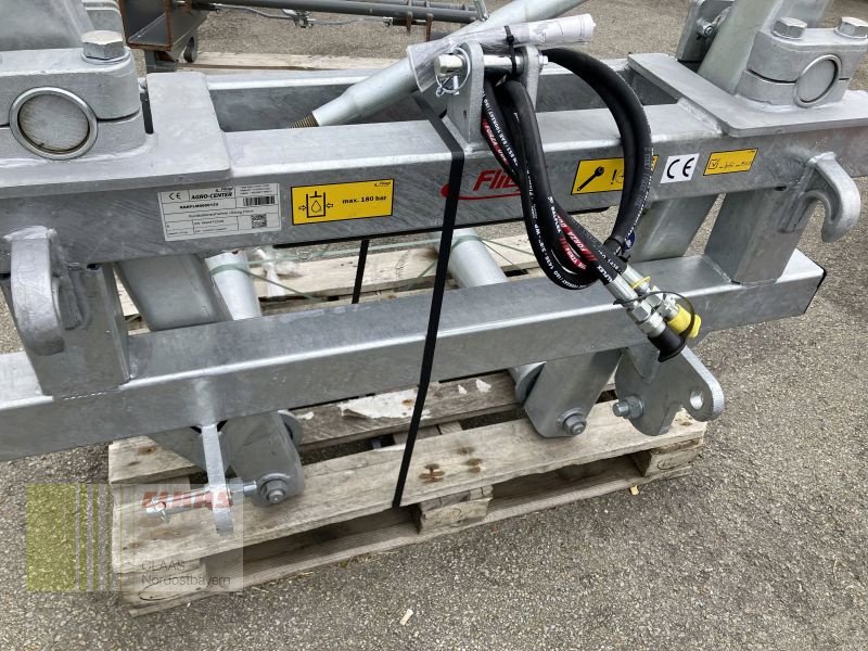 Ballenzange des Typs Fliegl RAKFLM000012V SWING FLEXI, Neumaschine in Cham (Bild 10)