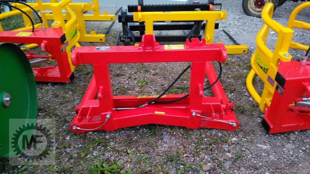 Ballenzange des Typs Perzl Rundballengabel, Neumaschine in Huglfing (Bild 2)