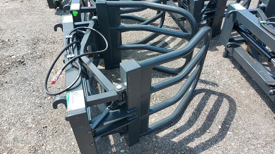 Ballenzange des Typs PreissTec Rundballenzange, Neumaschine in Bad Kötzting (Bild 2)