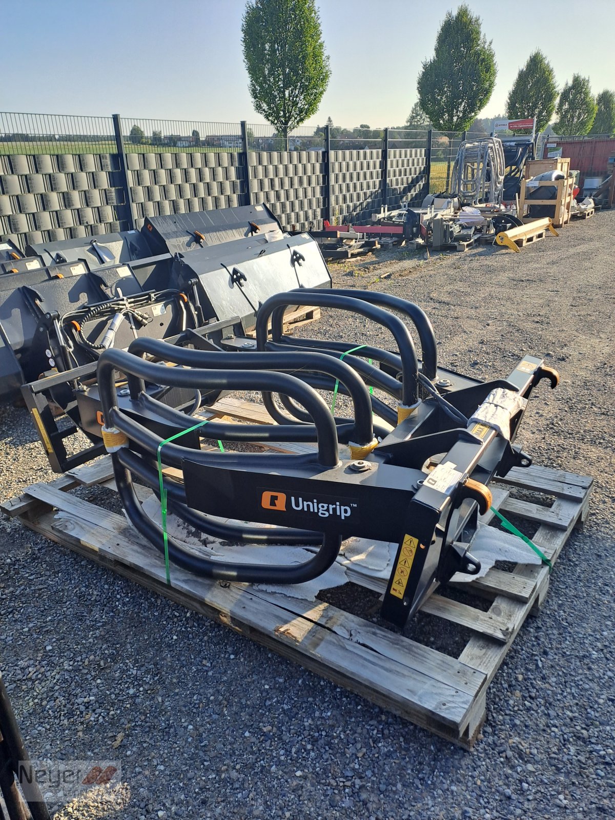 Ballenzange des Typs Quicke Unigrip 160, Neumaschine in Bad Waldsee Mennisweiler (Bild 1)