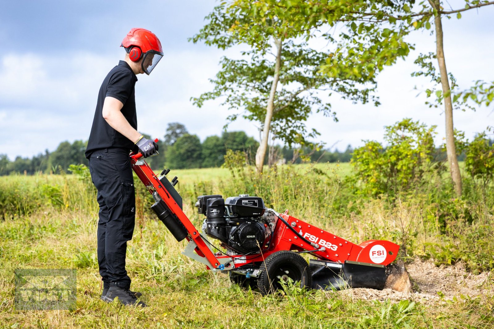 Baumstumpffräse des Typs FSI B23 Stubbenfräse /Wurzelfräse /Stockfräse mit Benzinmotor & Radantrieb, Neumaschine in Schmallenberg (Bild 10)