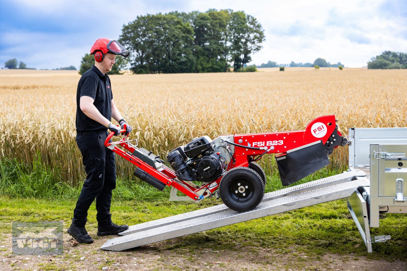 Baumstumpffräse des Typs FSI B23 Stubbenfräse /Wurzelfräse /Stockfräse mit Benzinmotor & Radantrieb, Neumaschine in Schmallenberg (Bild 12)