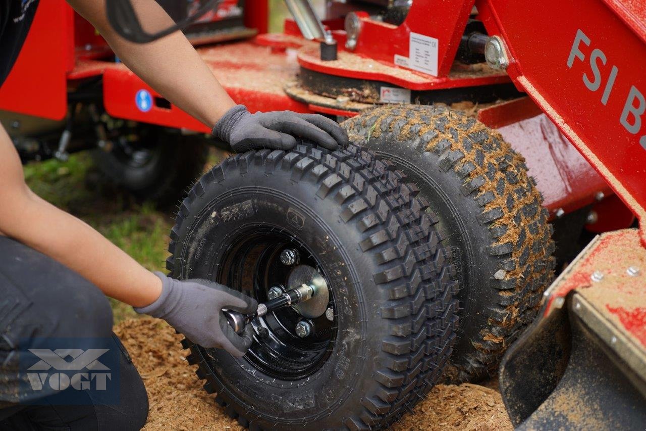 Baumstumpffräse des Typs FSI B28 Stubbenfräse /Wurzelfräse mit Benzinmotor und Radantrieb, Neumaschine in Schmallenberg (Bild 19)