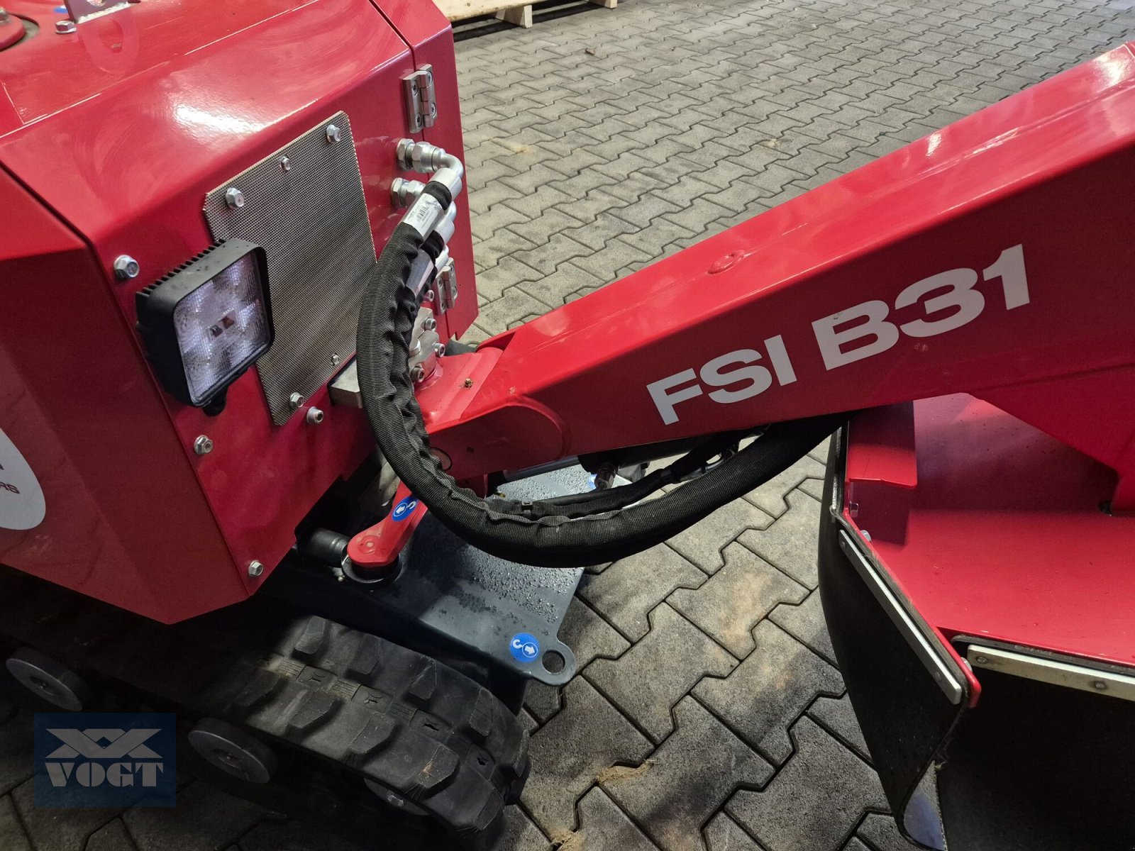 Baumstumpffräse vrste FSI B31/749 TRACK Stubbenfräse /Wurzelfräse mit Benzinmotor und Kettenfahrwerk-, Gebrauchtmaschine v Schmallenberg (Slika 12)