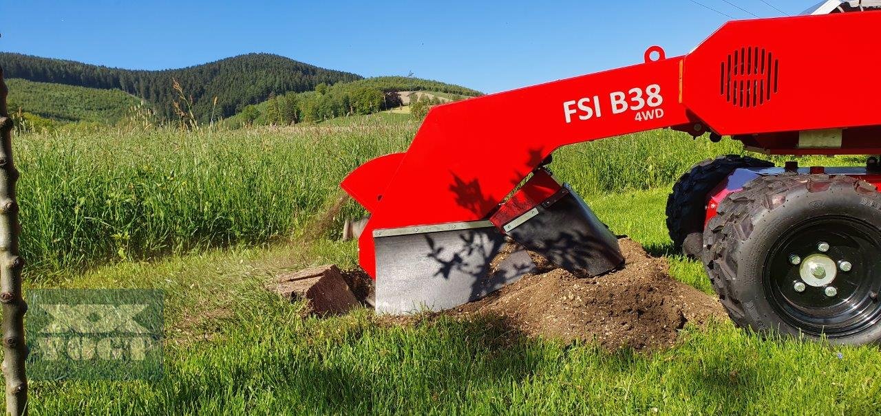 Baumstumpffräse des Typs FSI B38 4WD Stubbenfräse /Wurzelfräse mit Benzinmotor und Allradantrieb, Neumaschine in Schmallenberg (Bild 8)