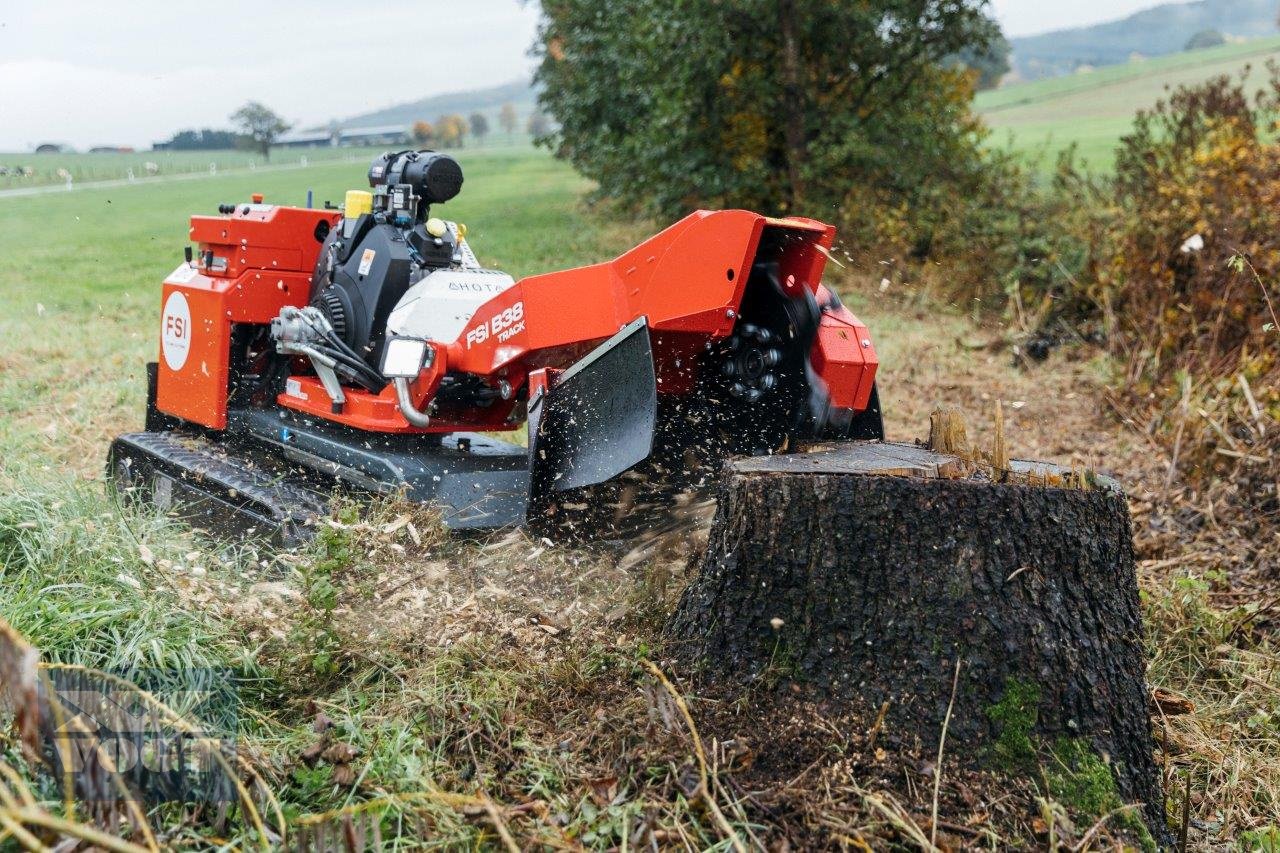 Baumstumpffräse des Typs FSI B38 TRACK REMOTE Stubbenfräse /Wurzelfräse mit Benzinmotor und Kettenfahrwerk, Neumaschine in Schmallenberg (Bild 17)
