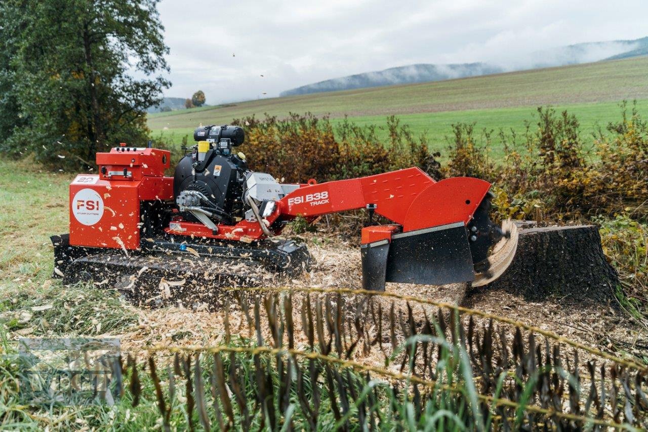 Baumstumpffräse des Typs FSI B38 TRACK REMOTE Stubbenfräse /Wurzelfräse mit Benzinmotor und Kettenfahrwerk, Neumaschine in Schmallenberg (Bild 18)