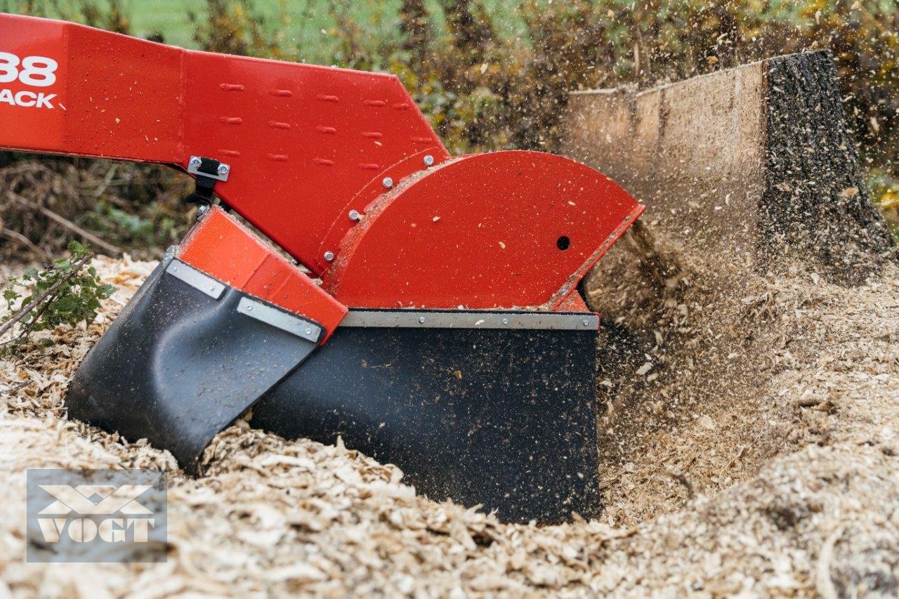 Baumstumpffräse des Typs FSI B38 TRACK REMOTE Stubbenfräse /Wurzelfräse mit Benzinmotor und Kettenfahrwerk, Neumaschine in Schmallenberg (Bild 19)